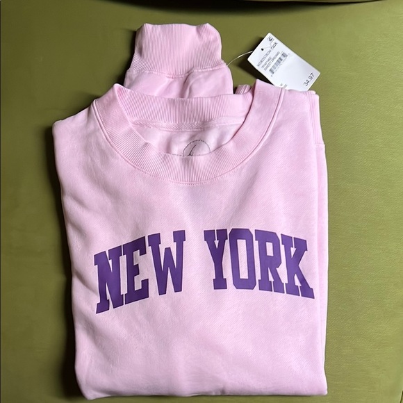 URBAN OUTFITTERS hi res Pink New York Crewneck Sweatshirt Size Medium NWT - Picture 1 of 3